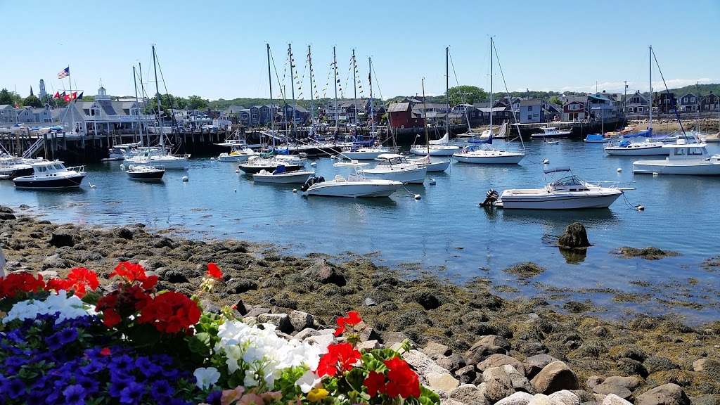 Mooring Stone Guest House | 19 Atlantic Ave, Rockport, MA 01966, USA | Phone: (978) 290-2927