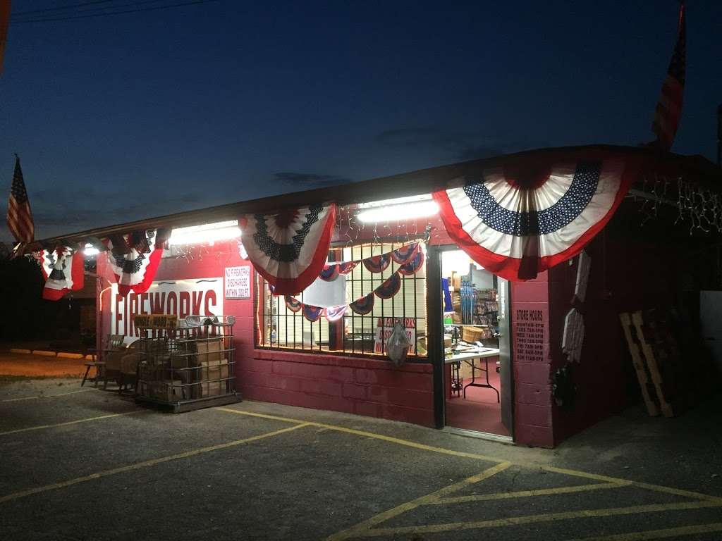 Brads Liquor, Convenience & Fireworks Store | 1140 State Hwy 55 E, Clover, SC 29710 | Phone: (803) 222-7575