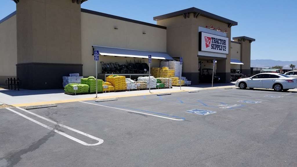 Tractor Supply Co. | 12543 Main St, Hesperia, CA 92345 | Phone: (760) 949-1133