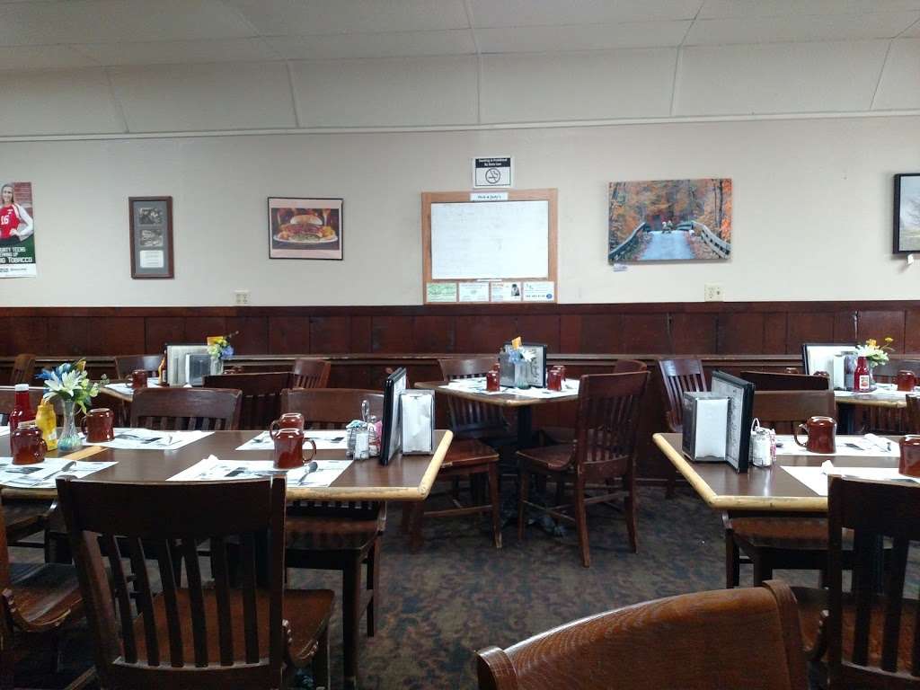 Dick & Judys Restaurant | 11 W Main St, Jamestown, IN 46147 | Phone: (765) 676-5707