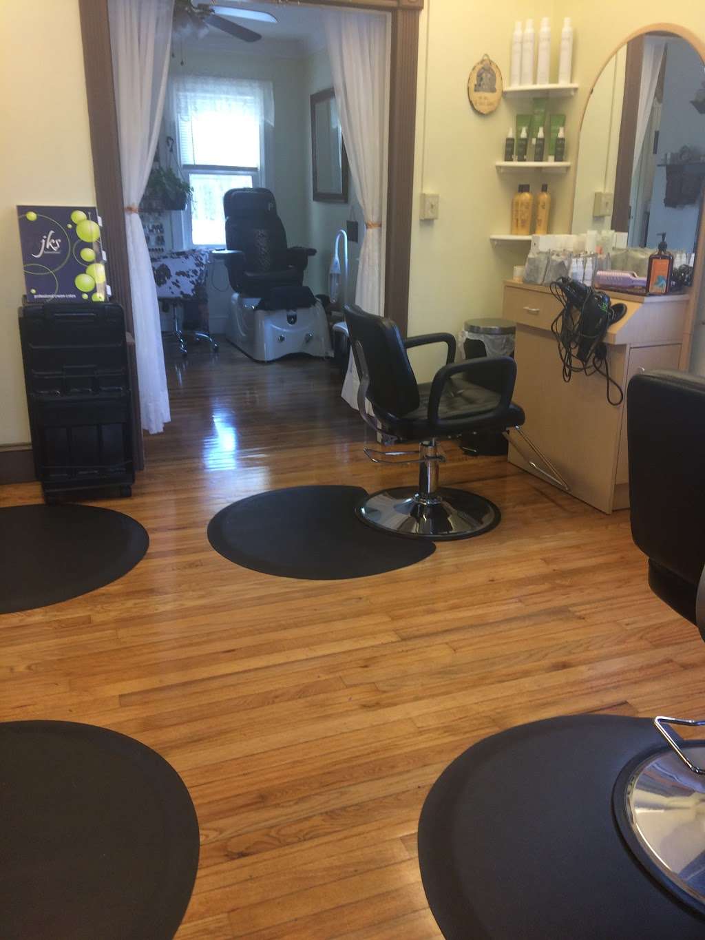 Enzas Hair Studio | 1770 Atwood Ave, Johnston, RI 02919 | Phone: (401) 233-4247