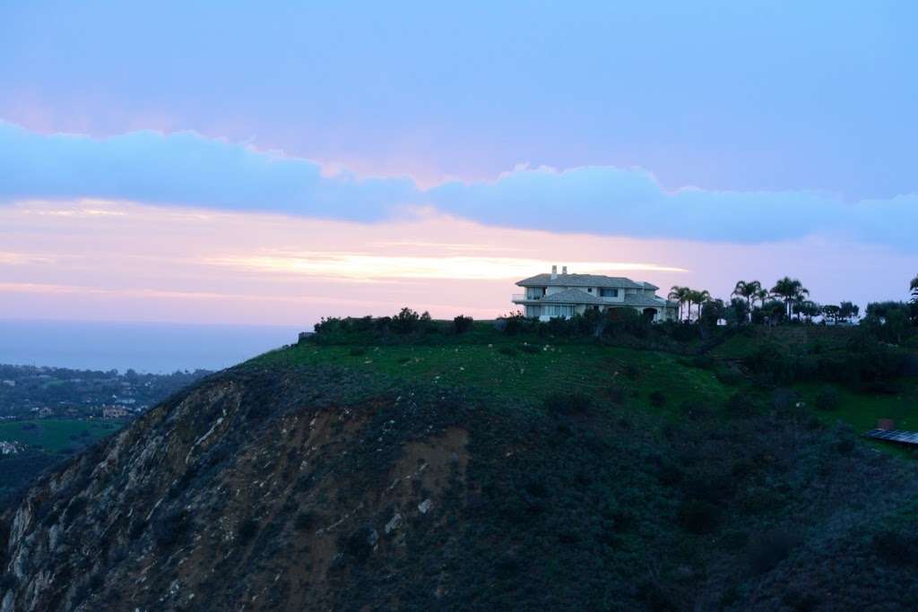 Malibu Escapes - Cloud Studio Suite | 26900-27060 Old Chimney Rd, Malibu, CA 90265, USA