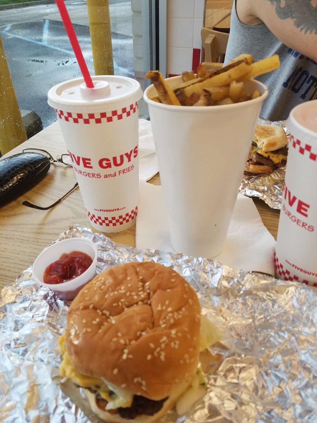 Five Guys | 75 Reaville Ave, Flemington, NJ 08822, USA | Phone: (908) 237-0783