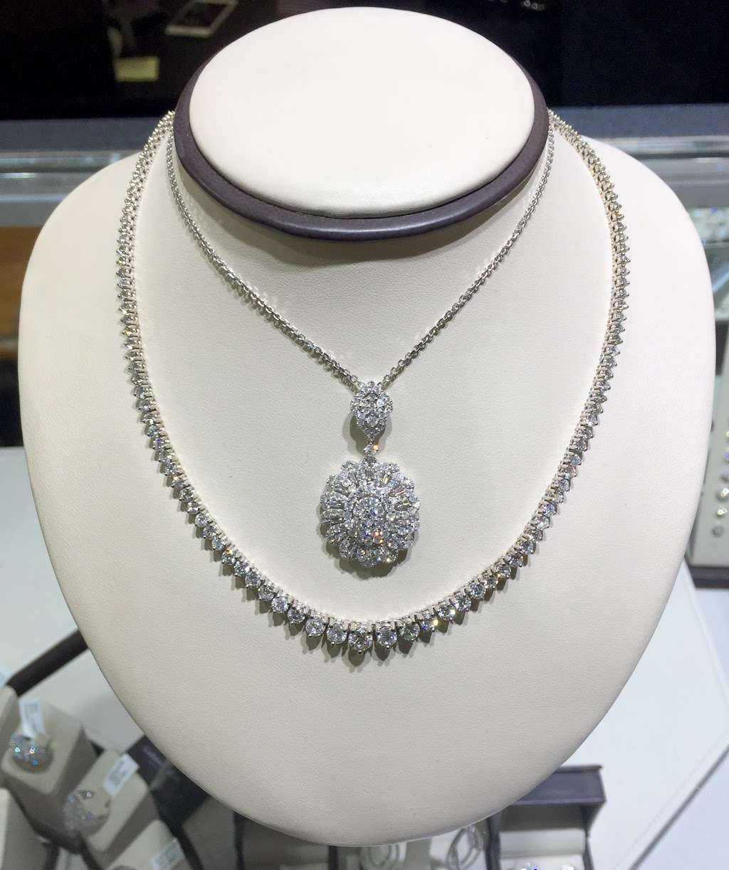 The Jewelry Source | 1 Woodbridge Center Dr, Woodbridge, NJ 07095 | Phone: (732) 634-8009