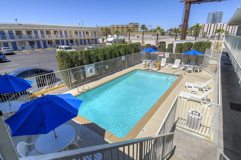 Motel 6 Las Vegas - I-15 | 5085 Dean Martin Dr, Las Vegas, NV 89118, USA | Phone: (702) 739-6747