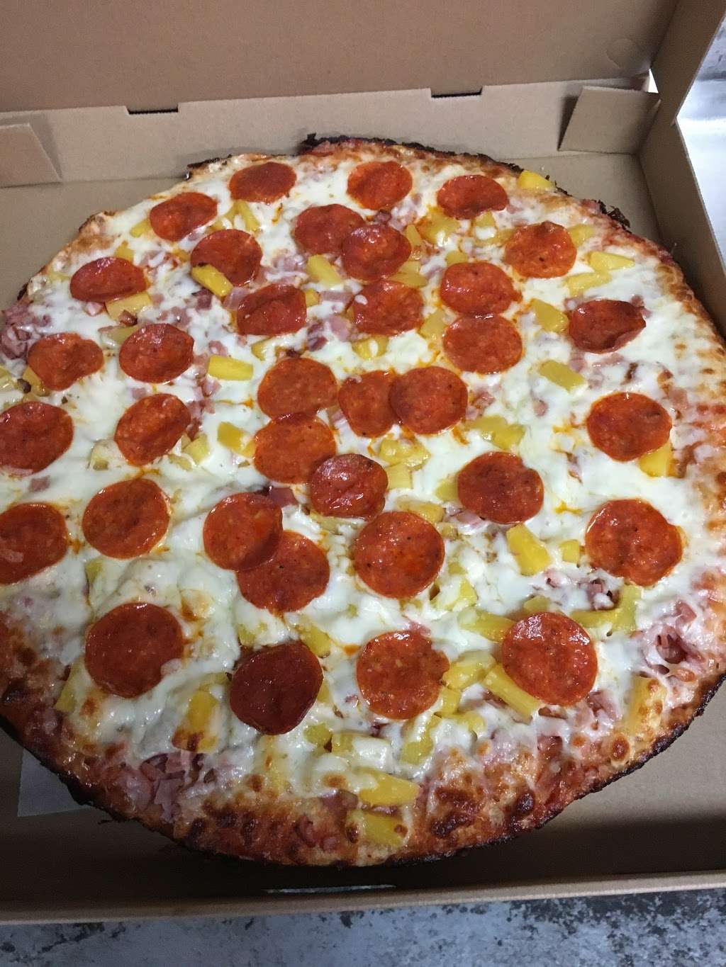 Pizzeria Twin Tower Big and Tasty | 12519 W Okeechobee Rd, Hialeah, FL 33018, USA | Phone: (305) 817-1448