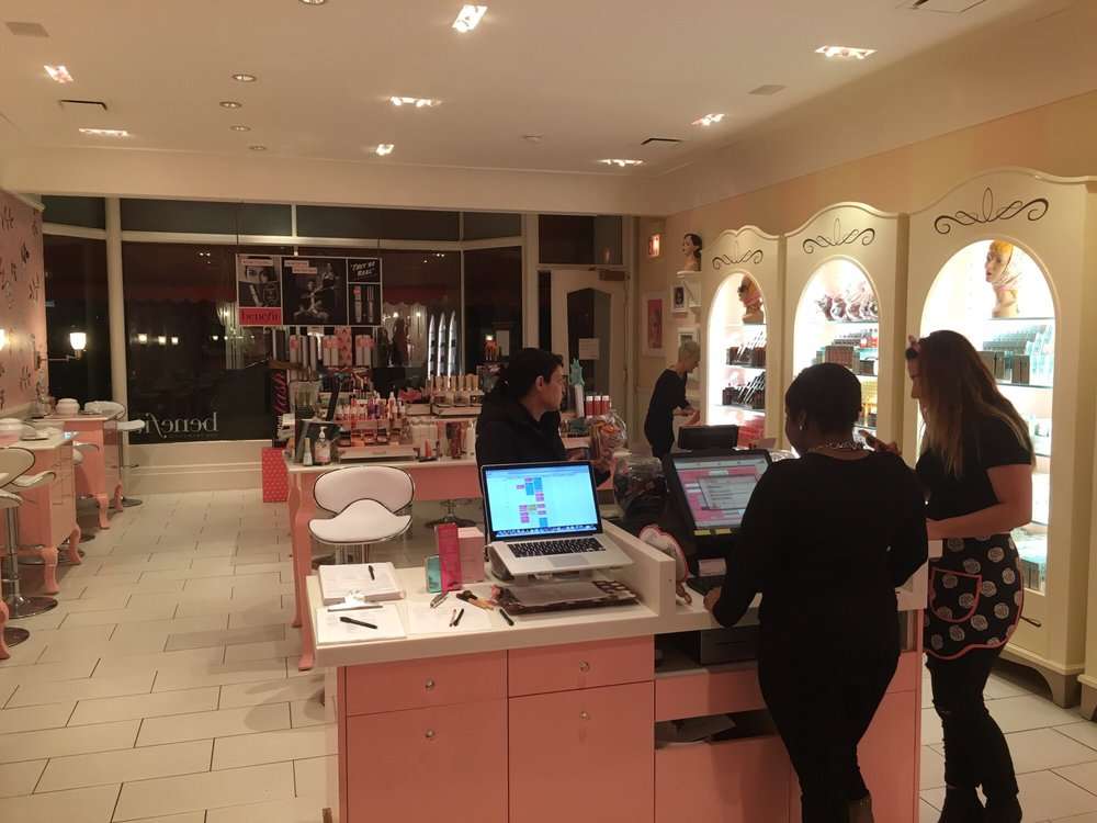 Benefit Cosmetics Boutique & Brow Bar | 852 W Armitage Ave, Chicago, IL 60614, USA | Phone: (773) 880-9192