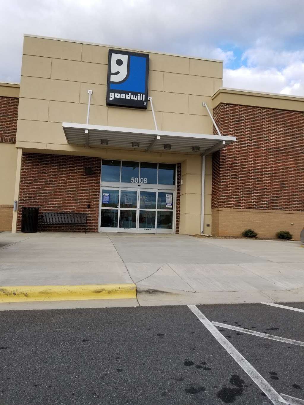 Goodwill - University Pointe | 5808 University Pointe Blvd, Charlotte, NC 28262, USA | Phone: (980) 636-1233