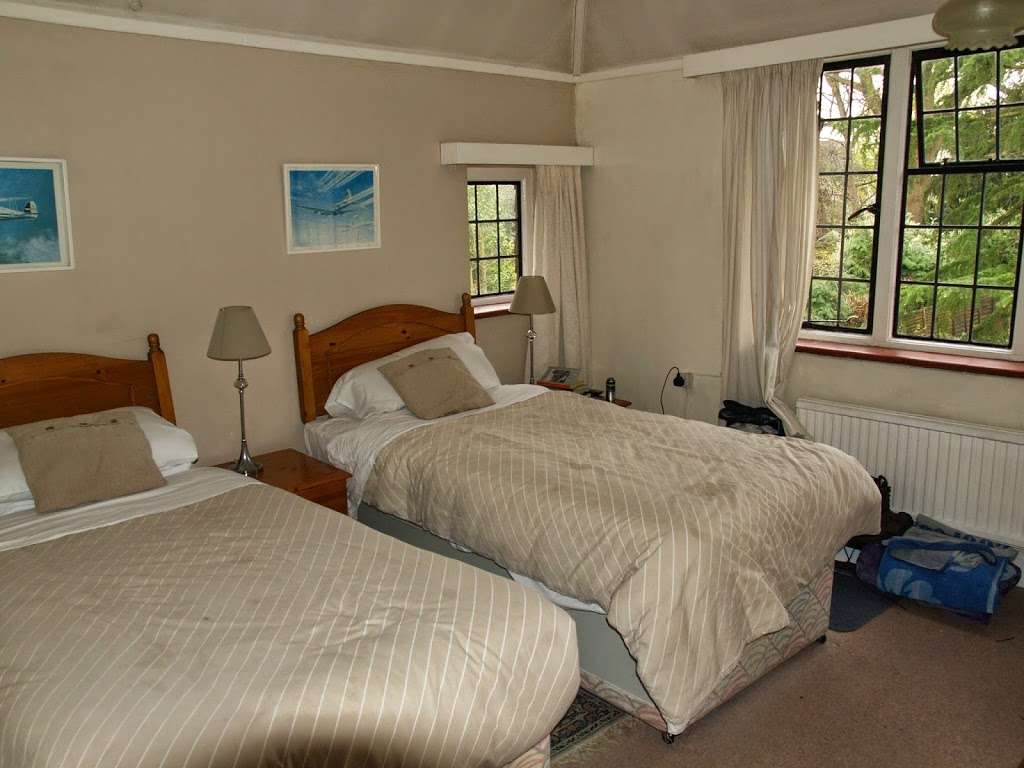 Yew Tree Guest House | 31 Massetts Rd, Horley RH6 7DQ, UK | Phone: 01293 785855