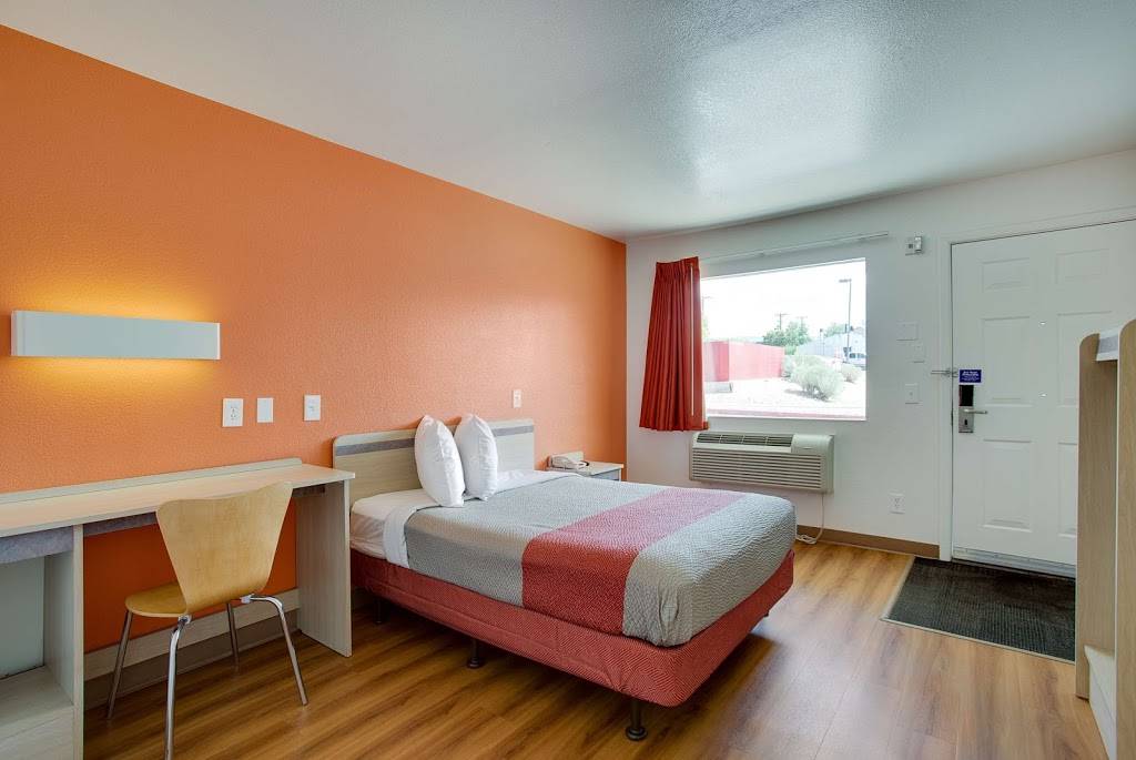 Motel 6 Albuquerque, NM - Carlisle | 3400 Prospect Ave NE, Albuquerque, NM 87107, USA | Phone: (505) 883-8813