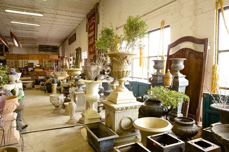 Uncommon Market Dallas | 100 Riveredge Dr, Dallas, TX 75207, USA | Phone: (214) 871-2775