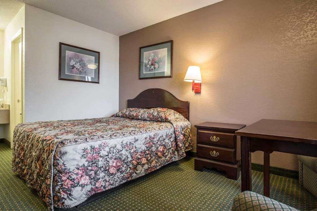 Econo Lodge | 3100 Cloverleaf Pkwy, Kannapolis, NC 28083, USA | Phone: (704) 786-3100