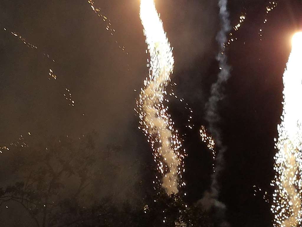 Mr. W Fireworks | 19541 US-281, San Antonio, TX 78221, USA | Phone: (210) 622-3112