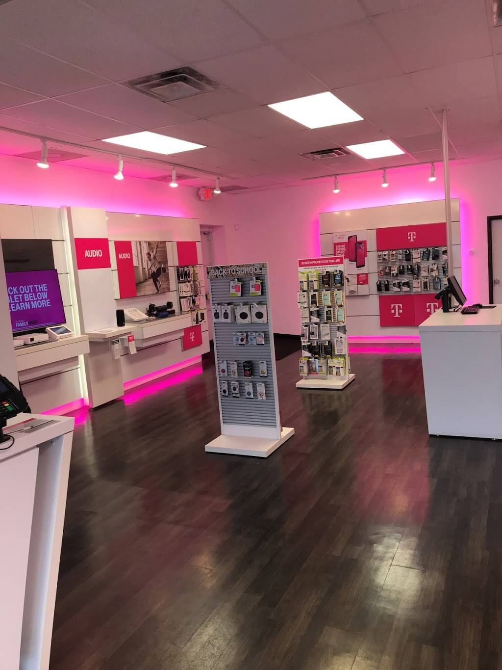 T-Mobile | 15005 E 8 Mile Rd, Eastpointe, MI 48021, USA | Phone: (586) 204-3971