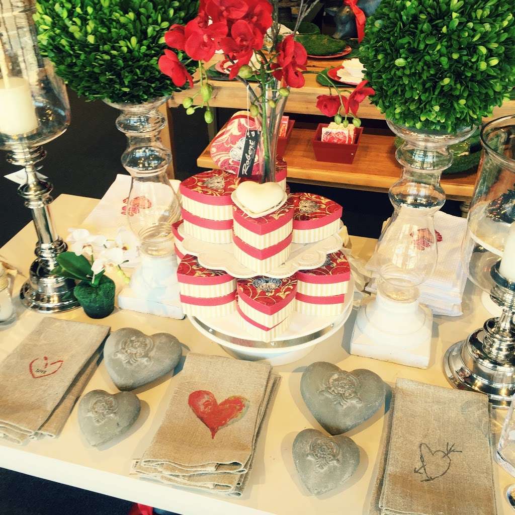 Roberts China and Gifts | 12651 Memorial Dr suite d, Houston, TX 77024, USA | Phone: (713) 973-8171