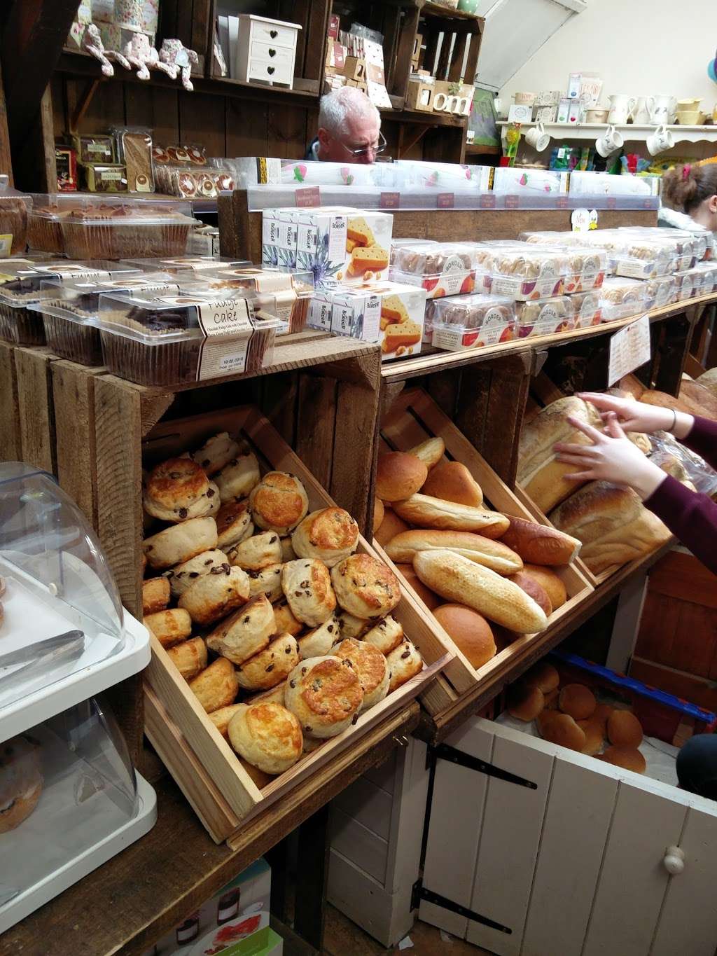Broadditch Farm Shop | Manor Farm, New Barn Rd, Southfleet, Gravesend DA13 9PU, UK | Phone: 01474 834161