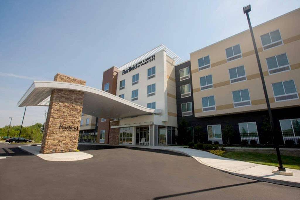 Fairfield Inn & Suites by Marriott Philadelphia Broomall/Newtown | 100 Lawrence Rd, Broomall, PA 19008 | Phone: (610) 355-2335