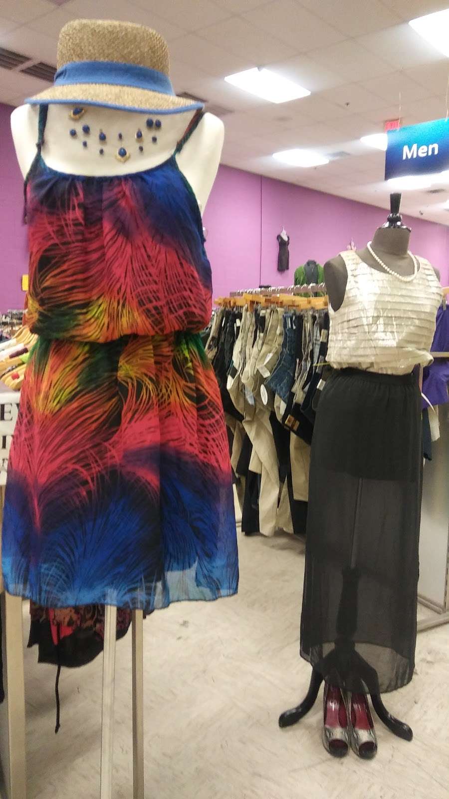 El Descuento Thrift Store | 11081 East Fwy, Houston, TX 77029, USA | Phone: (832) 203-7836