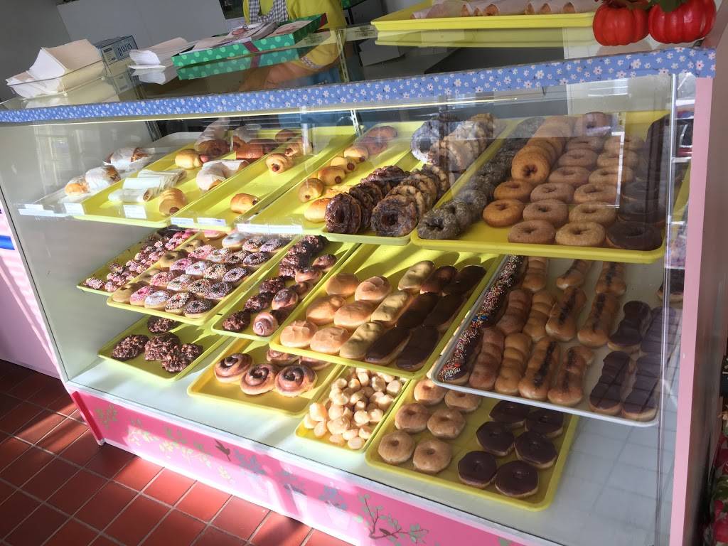 Donut Palace | 5400 Woodway Dr, Fort Worth, TX 76133 | Phone: (817) 370-1469