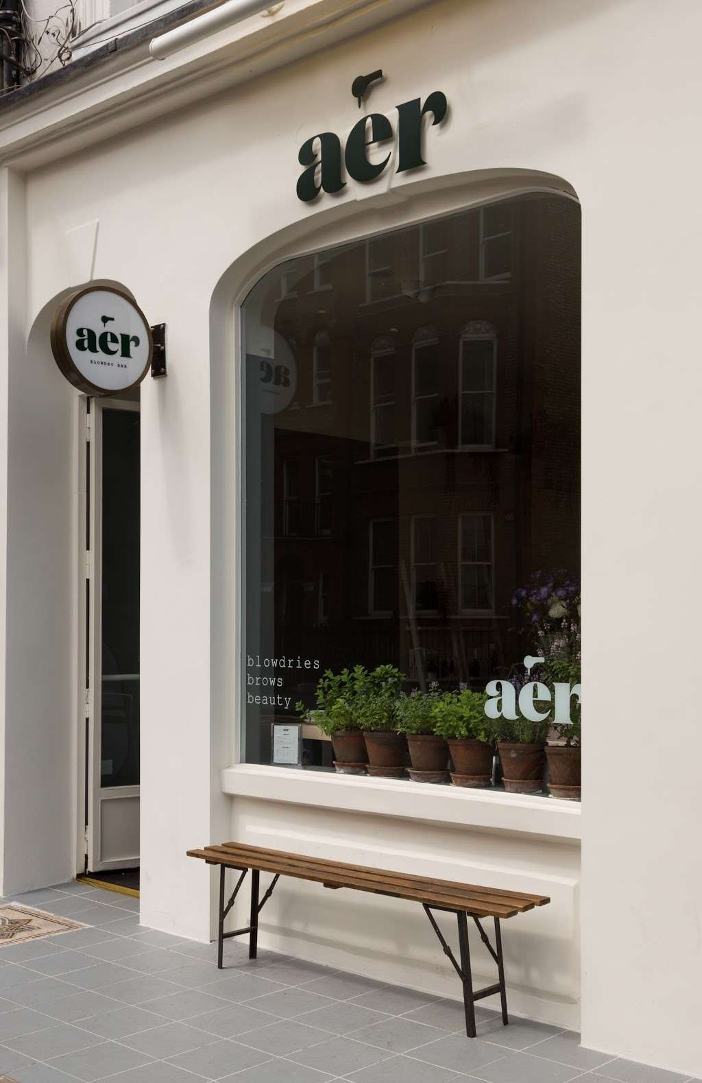 aer blow dry bar | 172 Old Brompton Rd, Kensington, London SW5 0BA, UK | Phone: 020 7244 9499