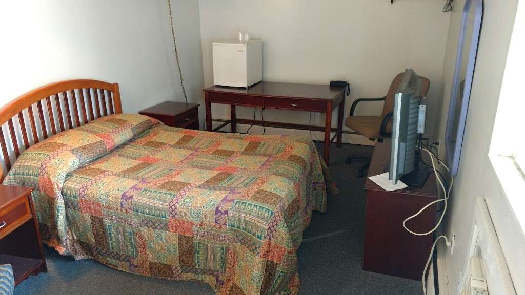 Whitehouse Motel | 384 US-22, Bridgewater, NJ 08807 | Phone: (908) 534-2011