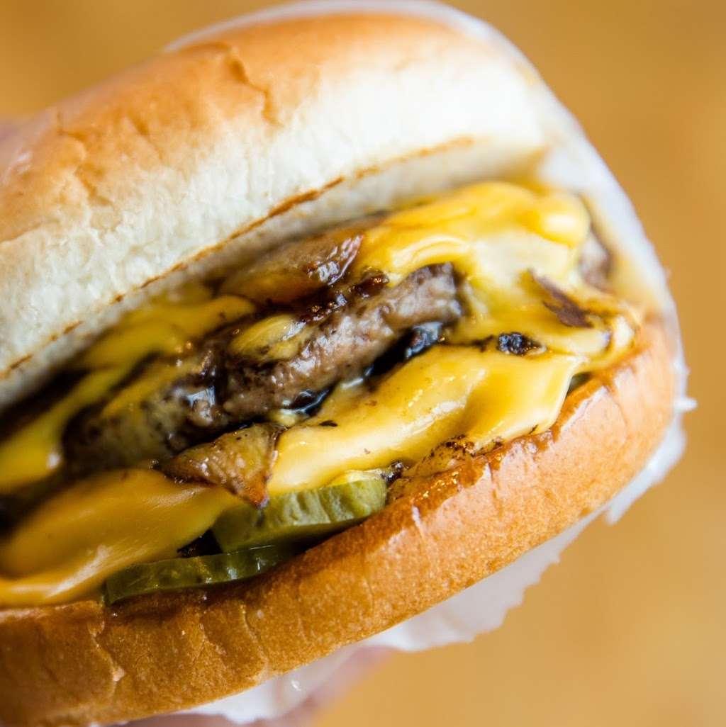 M Burger | 835 N Michigan Ave, Chicago, IL 60611 | Phone: (312) 867-1549