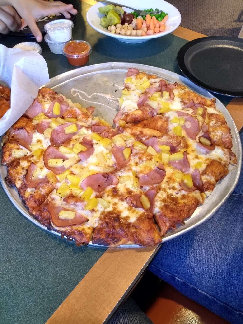 Round Table Pizza | 1409 Fitzgerald Dr, Pinole, CA 94564 | Phone: (510) 222-5555