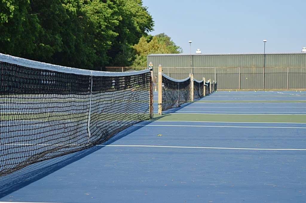 Sterling Farms Tennis Club | 1349 Newfield Ave, Stamford, CT 06905, USA | Phone: (203) 321-0006