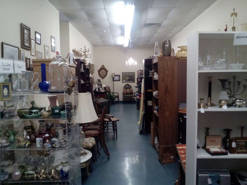 Manor House Antique Mall | 8039 S Meridian St, Indianapolis, IN 46217, USA | Phone: (317) 888-8887