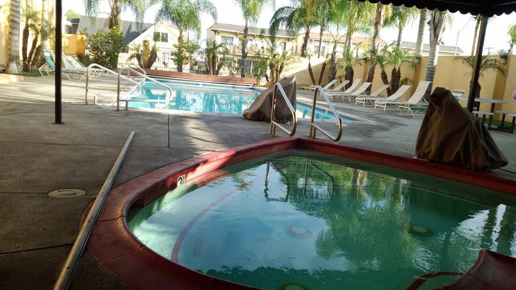 Colonial Pool & Spa Motel | 802 E Pacific Coast Hwy, Long Beach, CA 90806, USA | Phone: (562) 591-8327