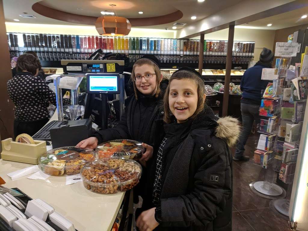 Chocolate Decor 6 Quickway Rd Kiryas Joel Ny 10950 Usa