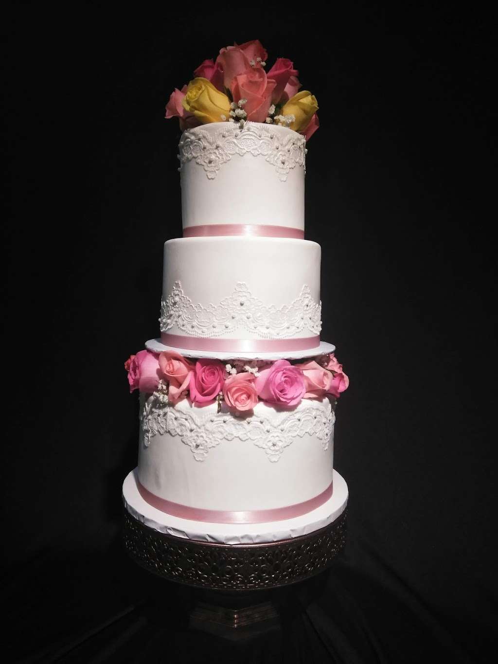 Fantasy Cakes & Fine Pastries | 122 S Orchard Ave, Vacaville, CA 95688, USA | Phone: (707) 455-0412