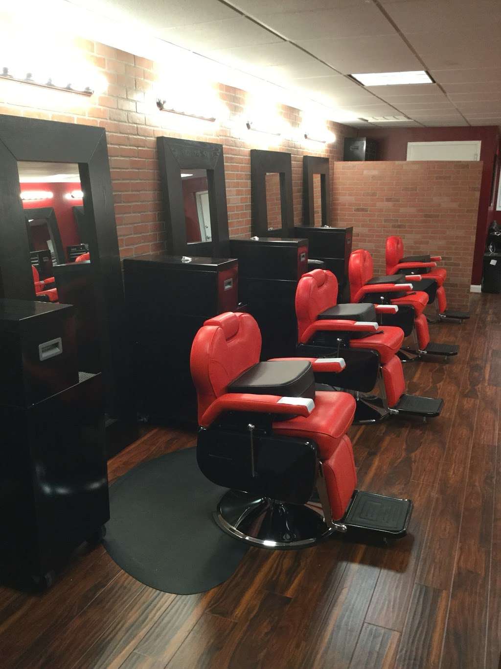 Vinces Barber Shop | 5500 Sinclair Ln, Baltimore, MD 21206, USA | Phone: (410) 488-4746