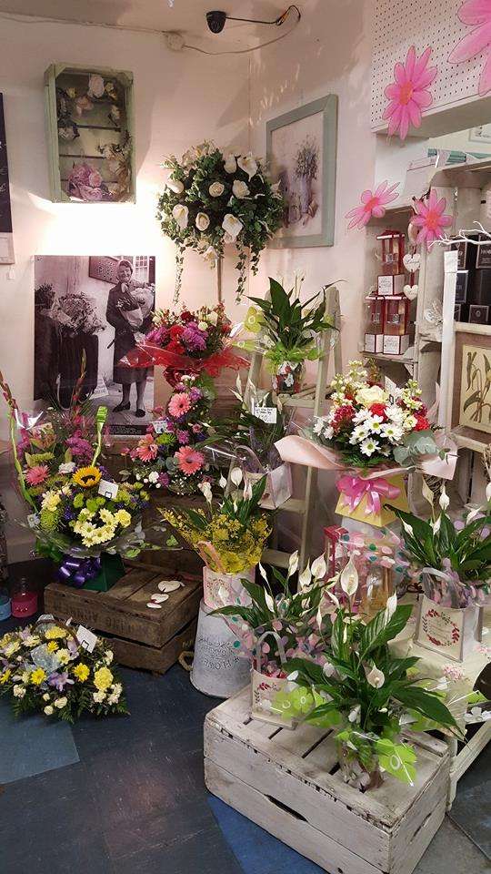 Junies Florist | 88 Parrock Rd, Gravesend DA12 1QF, UK | Phone: 01474 359080