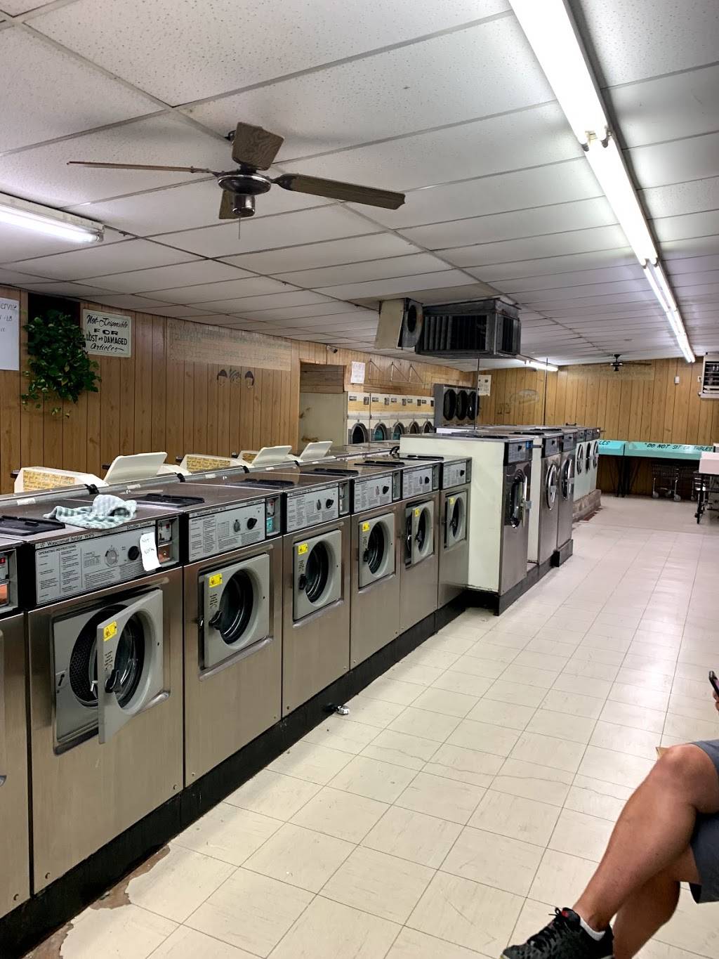 Rub & Tub Laundromat | 3605 S Walker Ave, Oklahoma City, OK 73109, USA | Phone: (405) 541-2401