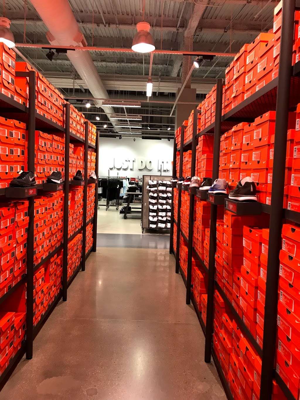 Nike Factory Store | 32100 Las Vegas Blvd. S Suite 102, Primm, NV 89019, USA | Phone: (702) 874-1495