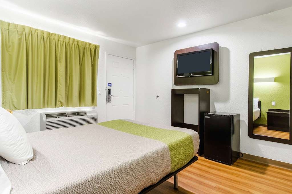 Motel 6 Ontario Airport | 1560 E 4th St, Ontario, CA 91764, USA | Phone: (909) 984-2424