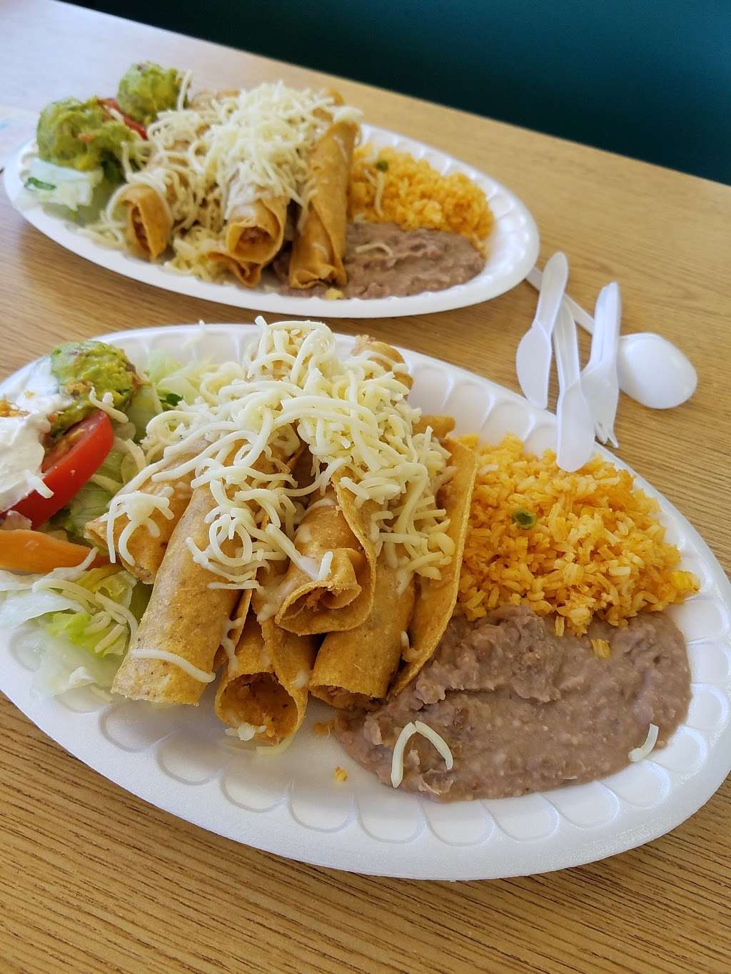 Pollo Fiesta Inc. | 903 S Hampton Rd, Dallas, TX 75208, USA | Phone: (214) 942-6645