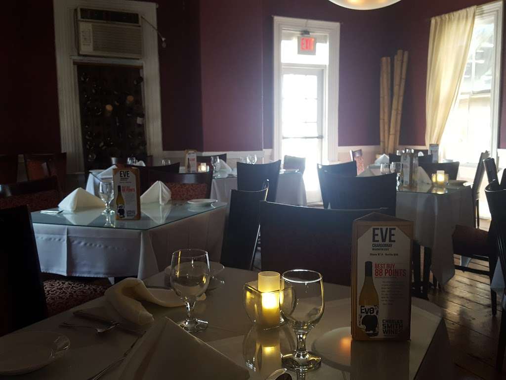 The National Hotel Restaurant | 31 Race St, Frenchtown, NJ 08825, USA | Phone: (908) 996-3200