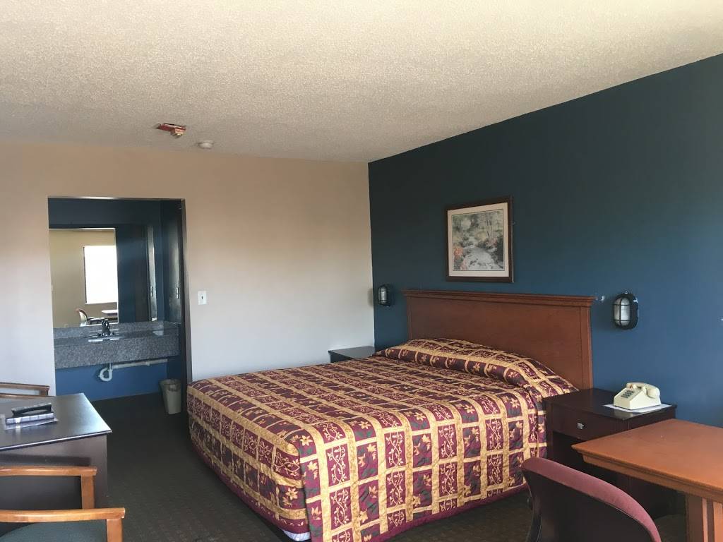 Gateway Lodge Motel | 4453 Reading Rd, Cincinnati, OH 45229, USA | Phone: (513) 242-2593