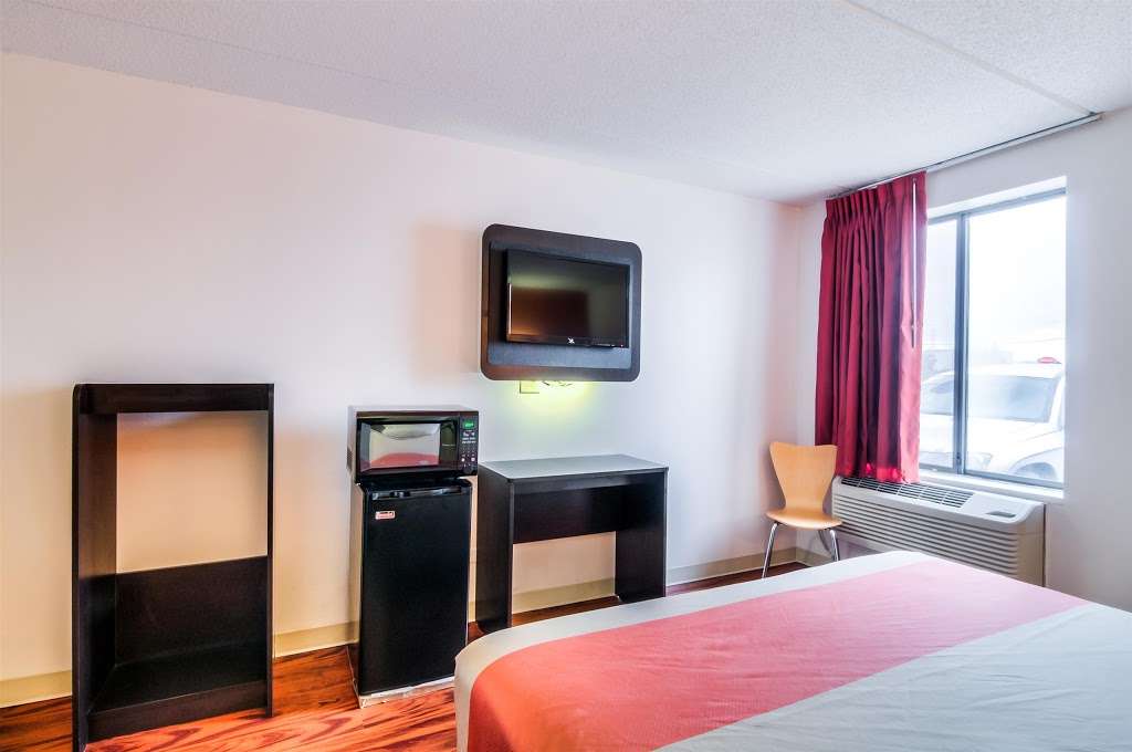 Motel 6 Chicago South-Lansing | 2151 Bernice Rd, Lansing, IL 60438 | Phone: (708) 418-8884