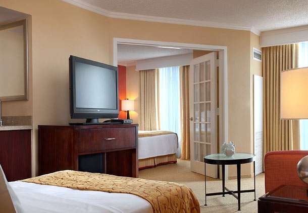 Chicago Marriott Suites OHare | 6155 N River Rd, Rosemont, IL 60018, USA | Phone: (847) 696-4400