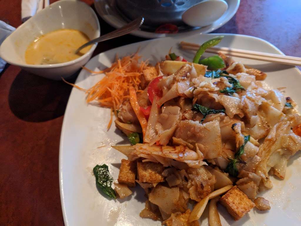 Thai Lotus Restaurant | 2601 N Center St, Hickory, NC 28601, USA | Phone: (828) 322-4368