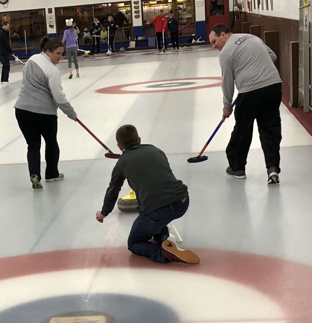 Kettle Moraine Curling Club | 2630 Oakwood Rd, Hartland, WI 53029, USA | Phone: (262) 367-8862