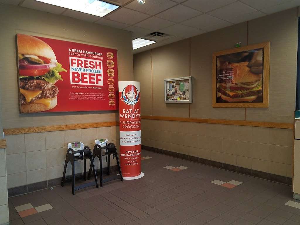 Wendys | 1362 South St #12, Fox Lake, IL 60020 | Phone: (847) 973-9581