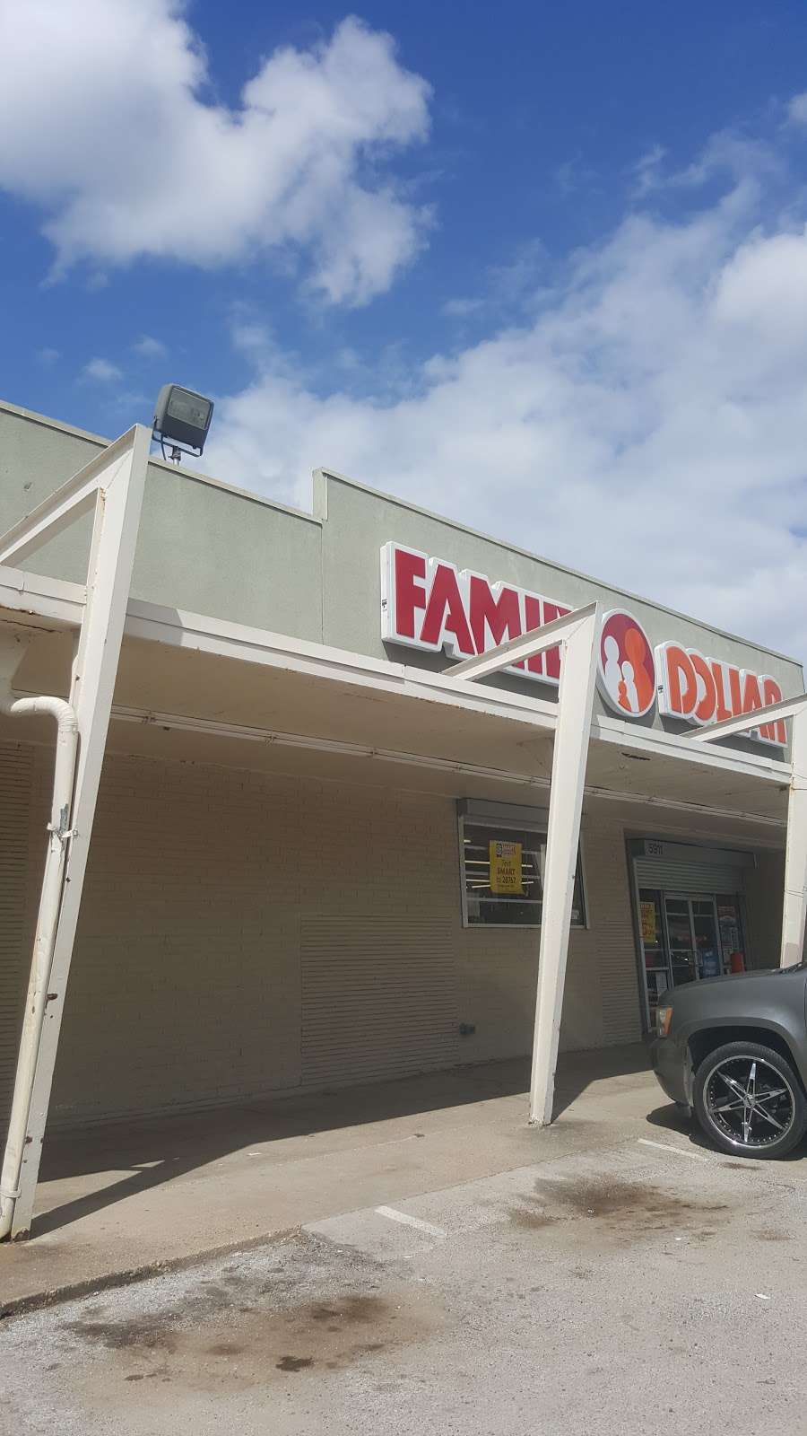 Family Dollar | 5911 Lovett Ave, Dallas, TX 75227, USA | Phone: (214) 275-4347