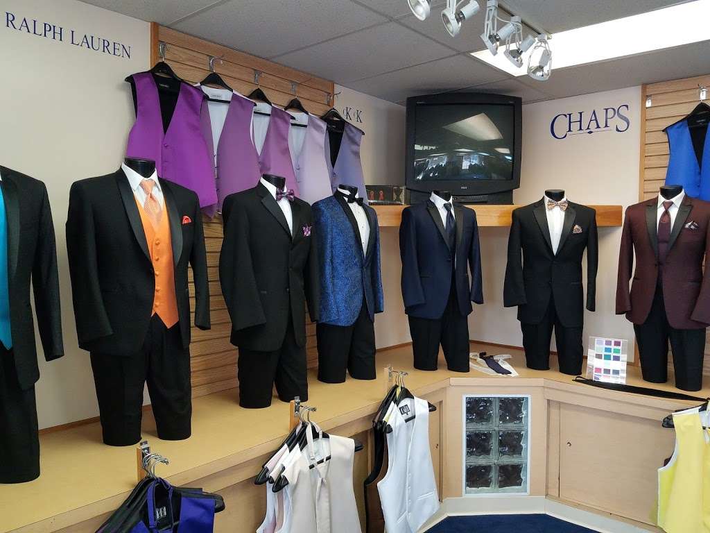 Roberts Tuxedo | 1 Highland Ave, Attleboro, MA 02703, USA | Phone: (508) 399-8060