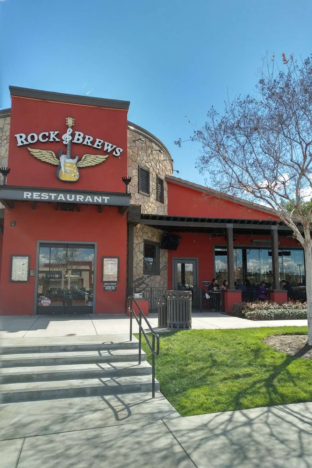 Rock & Brews Corona | 3550 Grand Oaks, Corona, CA 92881, USA | Phone: (951) 419-4126