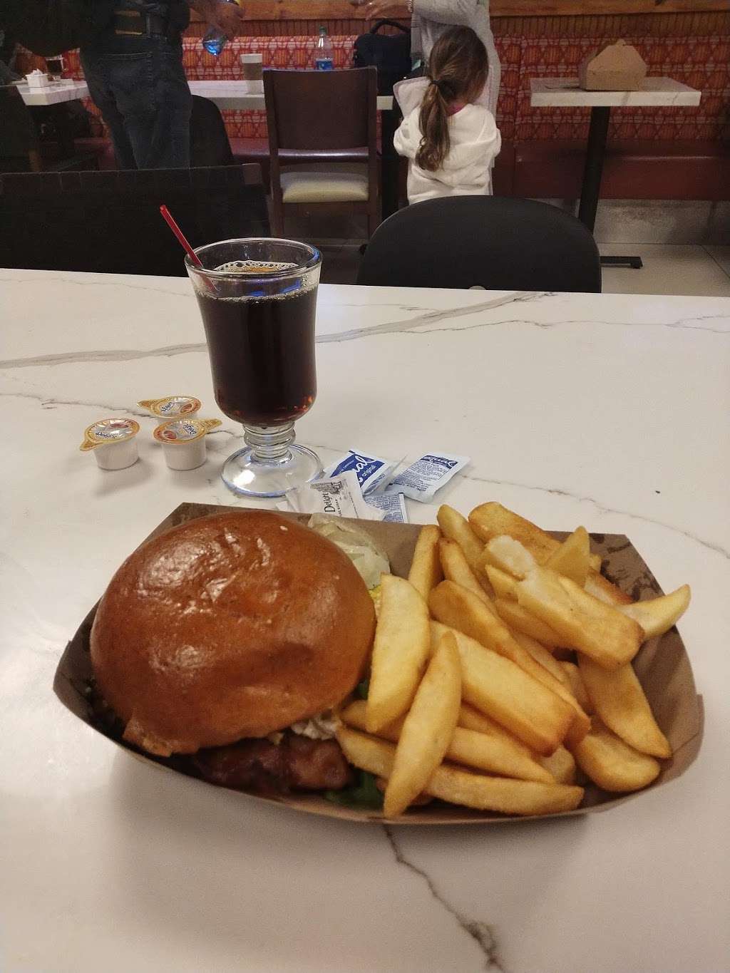 8 oz. Burger | Terminal 4, 400 World Way, Los Angeles, CA 90045, USA