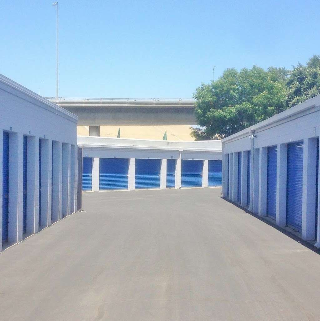 Huntington Park Self Storage | 5961 Santa Fe Ave, Huntington Park, CA 90255, USA | Phone: (323) 580-6471